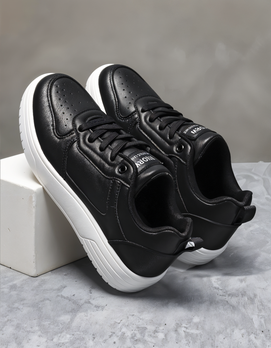 THE ESSENTIAL LEATHER SNEAKER