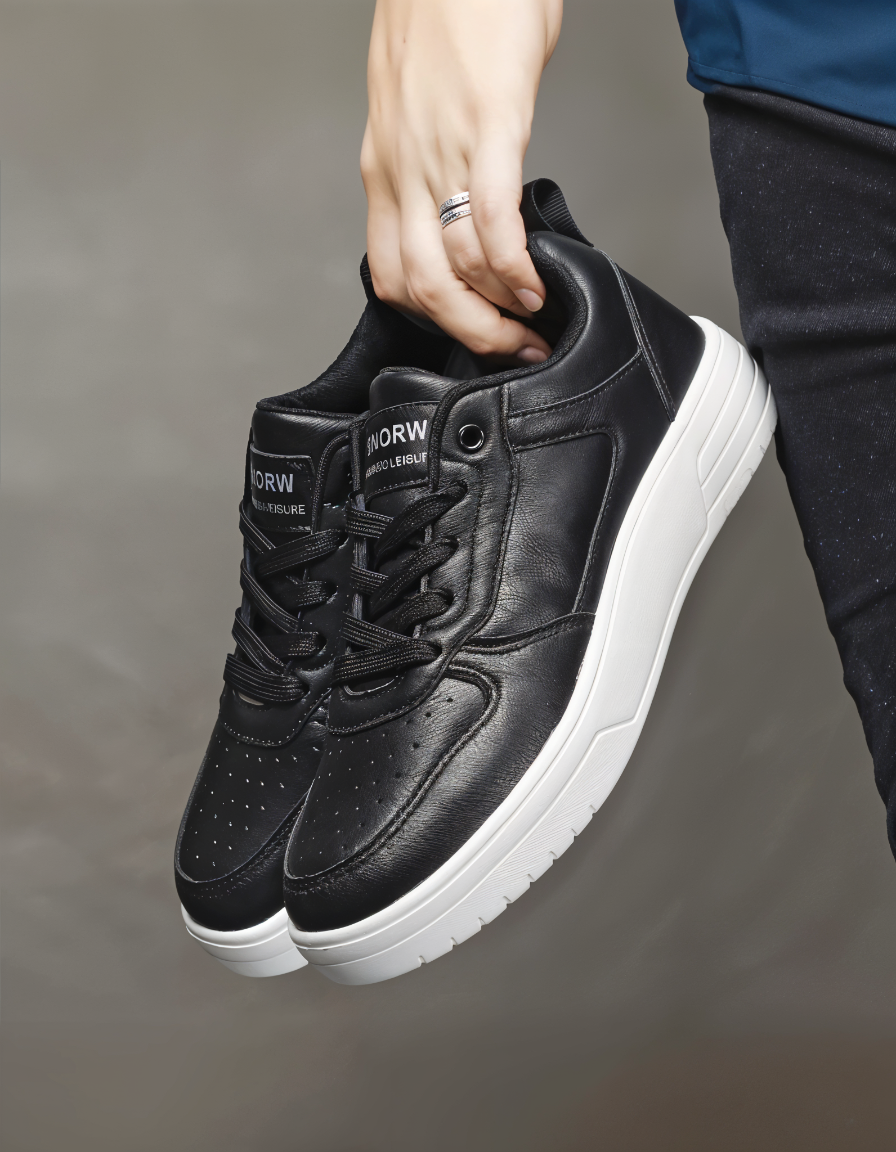 THE ESSENTIAL LEATHER SNEAKER