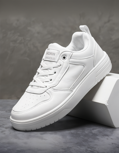 THE ESSENTIAL LEATHER SNEAKER