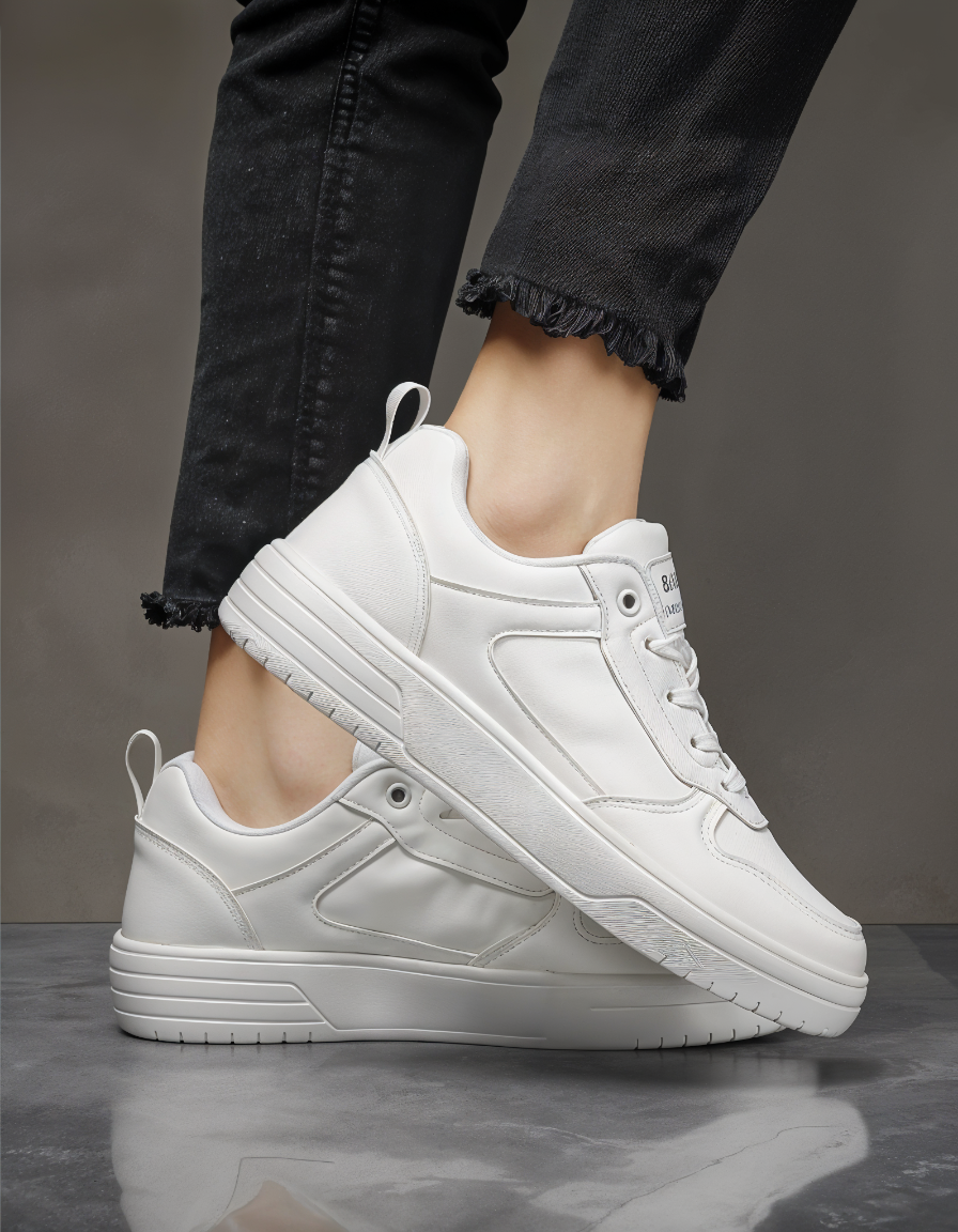 THE ESSENTIAL LEATHER SNEAKER